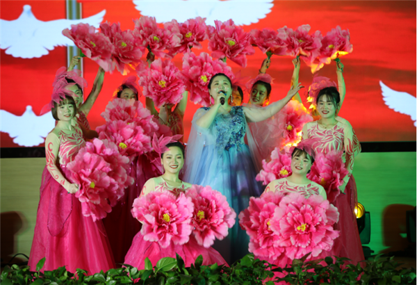 昌南新區(qū)、城投集團(tuán)舉行慶祝2021年元旦文藝匯演