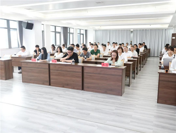 城投集團(tuán)舉辦“展現(xiàn)青年風(fēng)采，奉獻(xiàn)青春力量”主題演講比賽