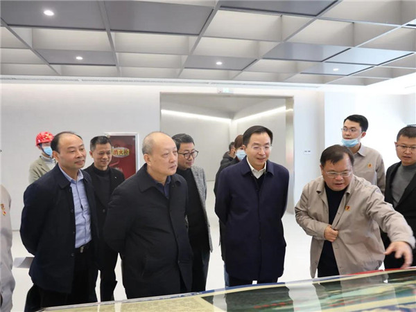 市委常委、常務副市長鄧永翔現(xiàn)場調(diào)研城投集團產(chǎn)業(yè)項目