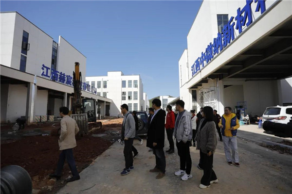 記者節(jié)：媒體聚焦昌南新區(qū)、城投集團重點項目建設(shè)工地