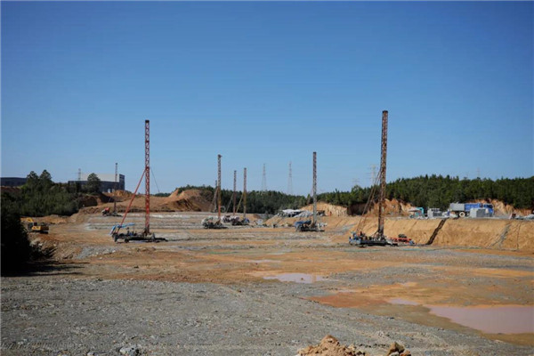 記者節(jié)：媒體聚焦昌南新區(qū)、城投集團重點項目建設(shè)工地