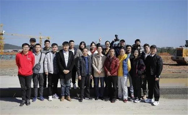 記者節(jié)：媒體聚焦昌南新區(qū)、城投集團重點項目建設(shè)工地