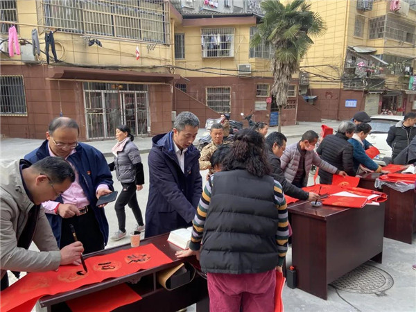 城投集團(tuán)送福送春聯(lián)，社區(qū)公益活動暖人心