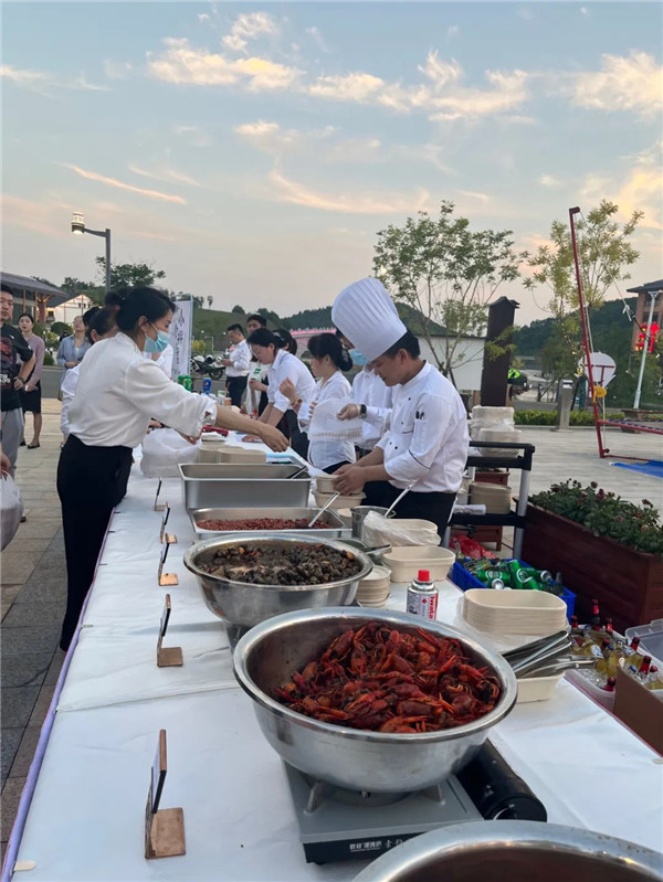 興商貿(mào) 促消費(fèi) 惠民生！景德鎮(zhèn)這里的夜市很火爆！