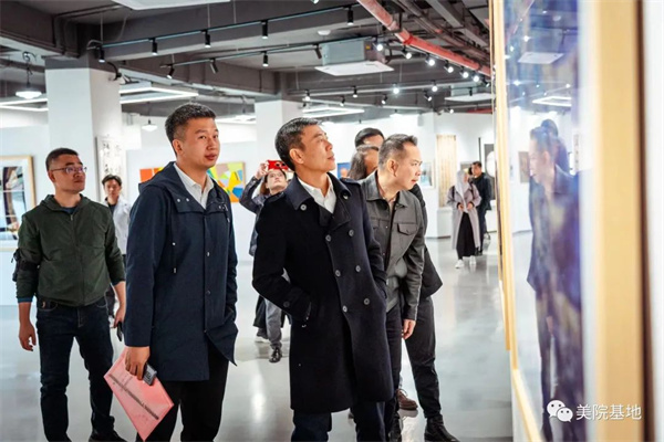 “第五屆粵港澳大灣區(qū)學(xué)校美術(shù)作品展暨第七屆廣東省高校美術(shù)作品學(xué)院獎雙年展”分展在景德鎮(zhèn)廣美創(chuàng)研中心開幕