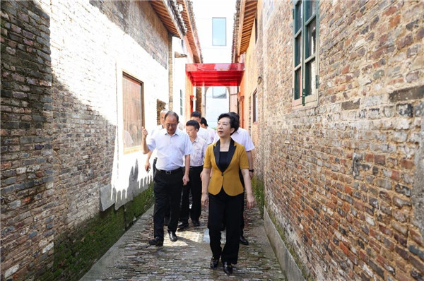 胡雪梅：珍惜寶貴資源資產(chǎn) 政企同心同向發(fā)力 共促全市經(jīng)濟高質(zhì)量發(fā)展